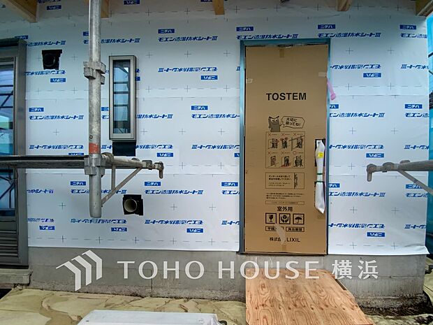 お住まいの顔となる玄関。住まう方のプライドを満たすクオリティを備えています。(2026年7月撮影)