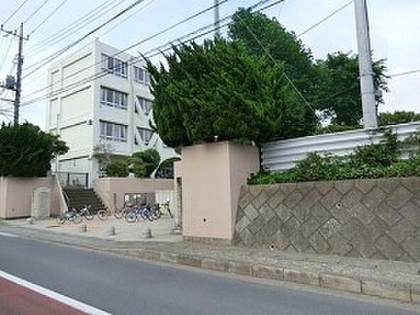 藤沢市立御所見小学校 2300m 徒歩29分。子育て世代に優しい落ち着いた住環境。