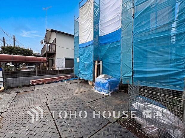 良質な環境に暮らす永住の邸がここに誕生します。（2026年7月撮影）