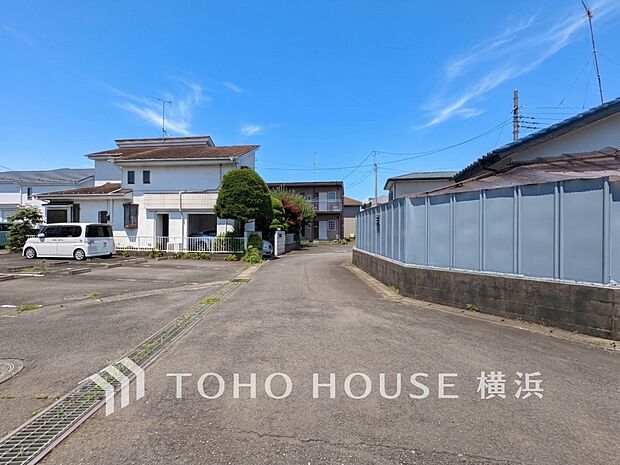 穏やかな住環境で子育てファミリーにもおすすめです。（2026年7月撮影）
