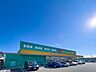 周辺：Fit　Care　DEPOT相沢店　1100m　薬・化粧品だけではなく、食品や雑貨等もそろっており、日常の買い物がスピーディーにできる品揃えです。 