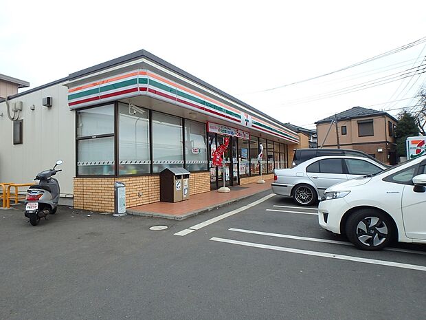 セブン-イレブン 横浜瀬谷本郷4丁目店　1200m　24時間営業。近くにあるとちょっとした買い物にも便利ですね。 