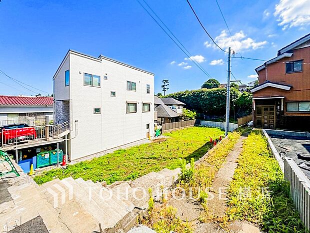 良質な環境に暮らす永住の邸がここに誕生します。（2026年7月撮影）