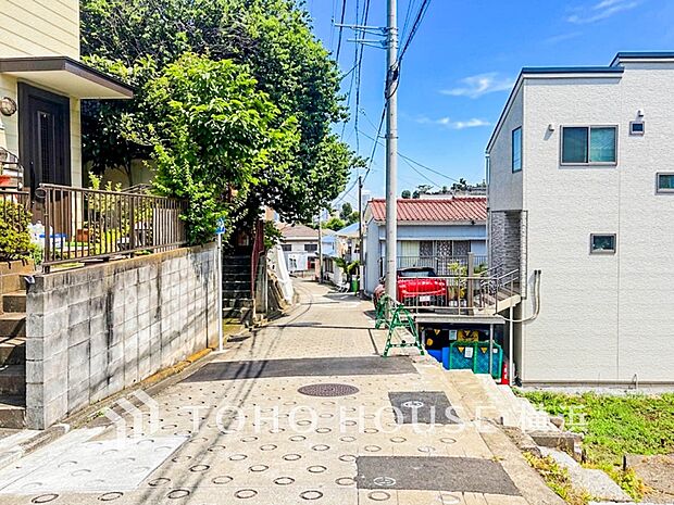 生活利便に優れた住環境に立地し、ゆとりある生活が送れます。（2026年7月撮影）