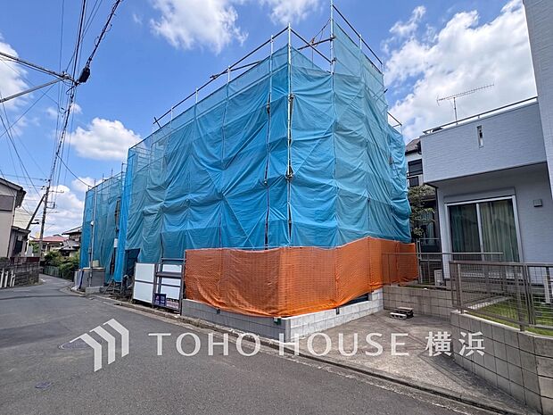 美しい街並みと穏やかな住環境でやすらぎの暮らしを叶えます。(2026年7月撮影)