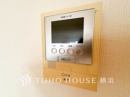 誰が来てもわかる様にインターホンを設置。快適と安らぎを合わせた優しい設計。 