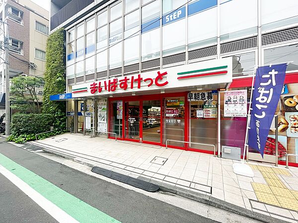 まいばすけっと白楽六角橋店　260m　日々の食生活に必要な商品を最大限のバリュで提供。毎日の食卓を彩る食料品が品揃え豊富に揃います。