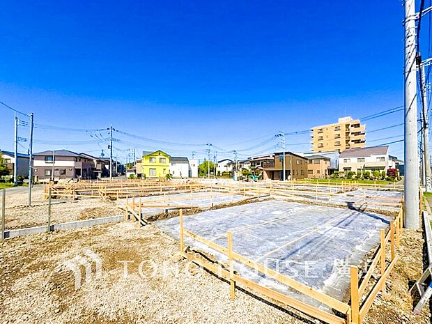 暖かな陽光と爽やかな風がハーモニーを奏でる上質な空間を愉しむ暮らし。(2026年7月撮影)