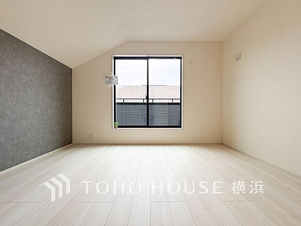 心地よい光と風があふれています。プライベートな自分時間を快適に過ごせるお部屋。