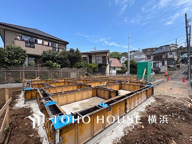 快適さや豊かさはもちろん、未来まで考えた家造りをテーマに建築されます。(2026年7月撮影)