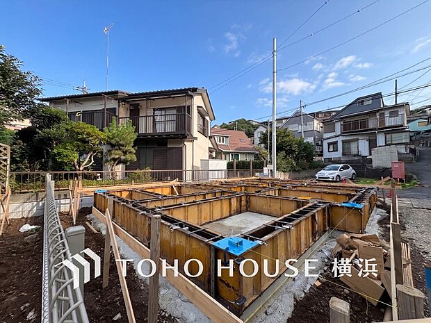 快適さや豊かさはもちろん、未来まで考えた家造りをテーマに建築されます。(2026年7月撮影)