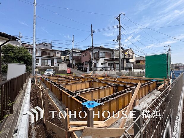 四季折々の変化を楽しめる心地よい場所となりそうなロケーションです。(2026年7月撮影)