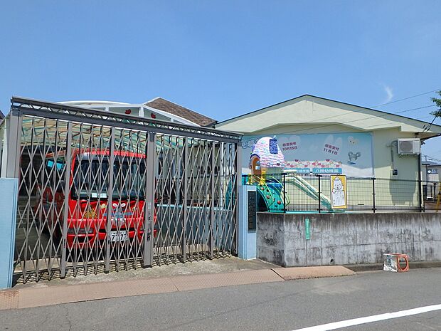 八朔幼稚園 450m 体を一杯動かしながらのびのび過ごせる園です。行事には力を入れて盛り上がります。