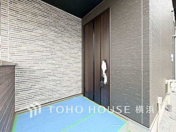 帰宅されるご家族や訪れる方を優しく迎え、安らぎに満ちた生活空間を予感させてくれます。