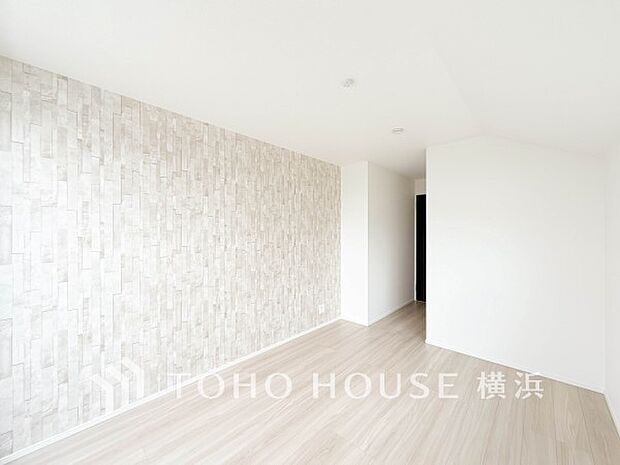 心地よい光と風があふれています。プライベートな自分時間を快適に過ごせるお部屋。