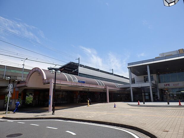 相鉄いずみ野線『いずみ中央』駅　480m　スーパーに直結しているので、駅を利用したついでにすぐに買い物ができるのも嬉しい。 