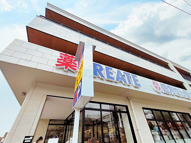 クリエイトエス・ディー泉上飯田町店 300m お薬や日用品、冷蔵食品・冷凍食品・お酒やお菓子などをお手ごろ価格で取り揃える頼もしいお店。