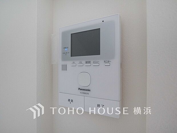 誰が来てもわかる様にモニター付きインターホンを設置。快適と安らぎを合わせた優しい設計。