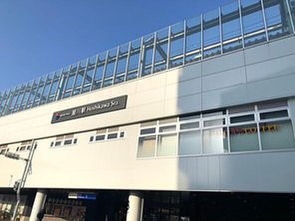 相鉄本線『星川』駅 1360m 横浜駅までの所要時間は快速乗車で約4分。保土ヶ谷区役所の最寄り駅です。