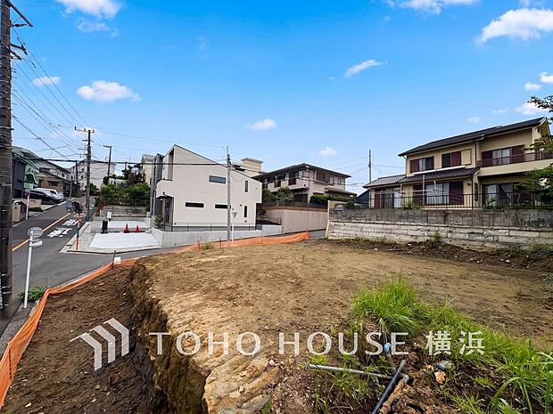 良質な環境に暮らす永住の邸がここに誕生します。(2026年7月撮影)