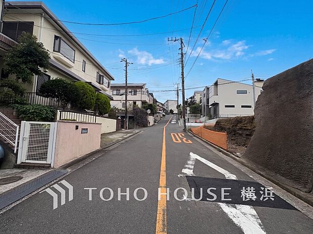 子育て環境、生活利便に優れた住環境に立地し、ゆとりある生活が送れます。(2026年7月撮影)