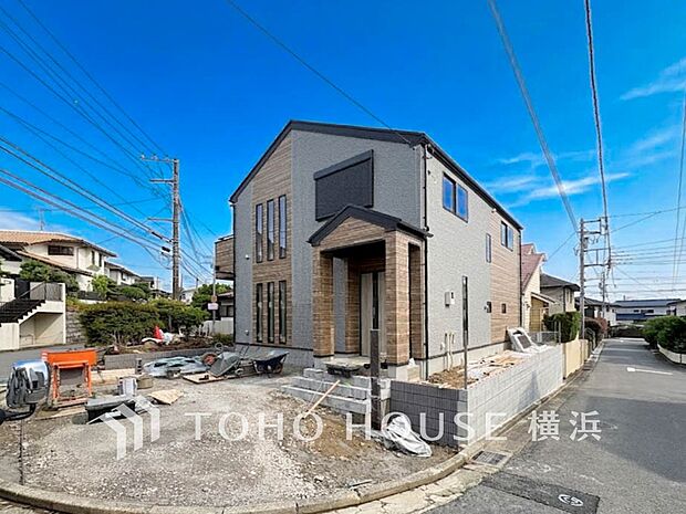 デザイン性の高いエントランスは、住む方のプライドを満たすクオリティ。