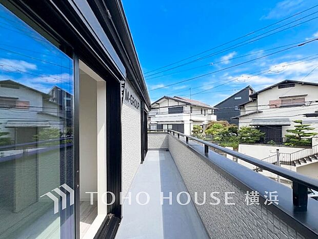 お部屋にも爽やかな風と暖かく柔らかな日差しが差し込み、毎日の暮らしを豊かに彩ります。