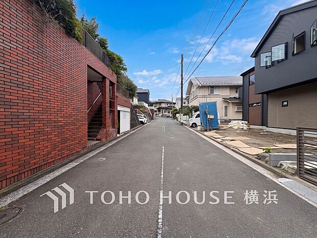 子育て環境、生活利便に優れた住環境に立地し、ゆとりある生活が送れます。(2026年7月撮影)