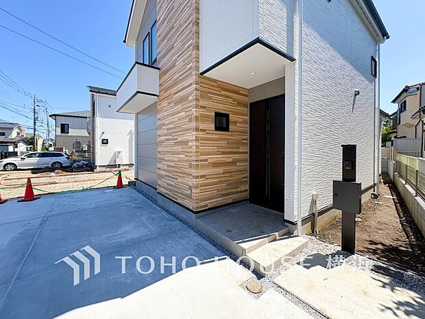 お住まいの顔となる玄関。住まう方のプライドを満たすクオリティを備えています。