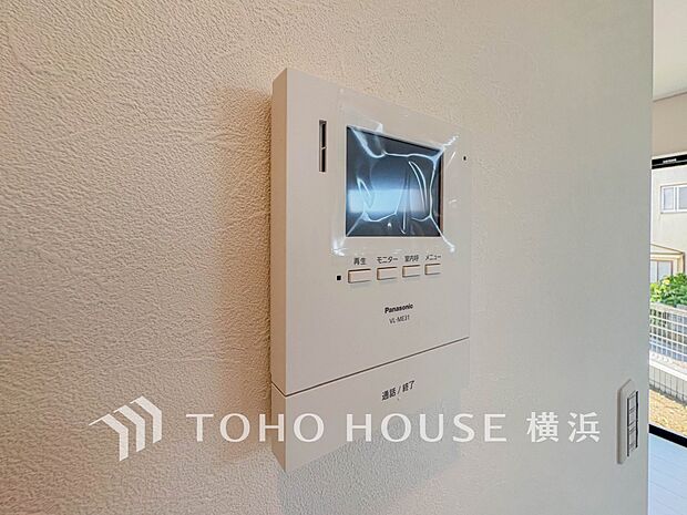 誰が来てもわかる様にモニター付きインターホンを設置。快適と安らぎを合わせた優しい設計。 