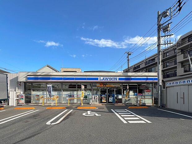 ローソン横浜上永谷三丁目店　650m　オリジナルブランド商品やホットスナック・コーヒーも人気です。 