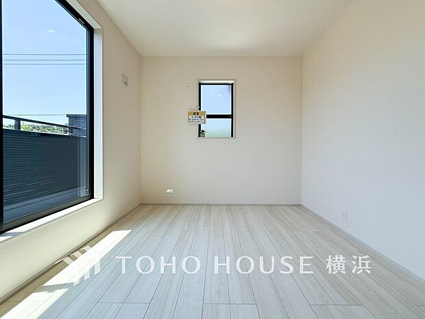心地よい光と風があふれています。プライベートな自分時間を快適に過ごせるお部屋。