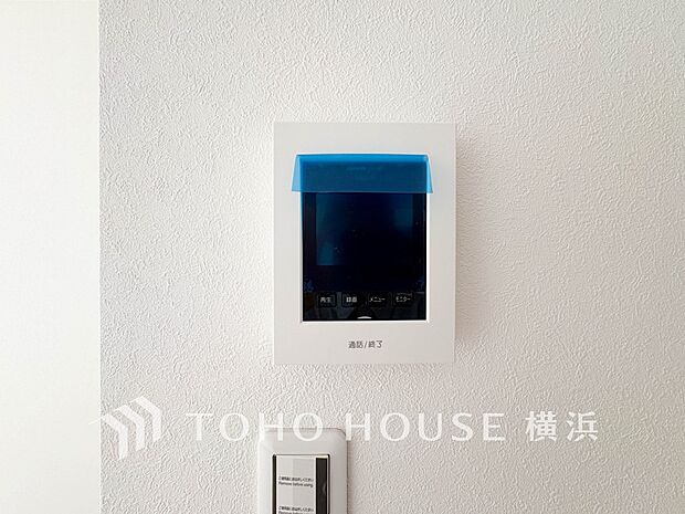 誰が来てもわかる様にモニター付きインターホンを設置。快適と安らぎを合わせた優しい設計。