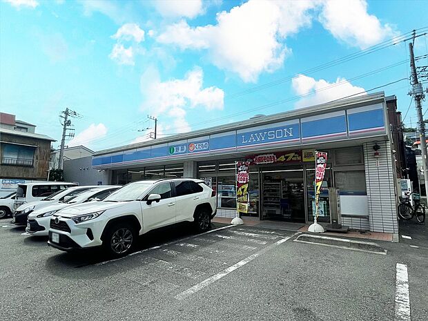 ローソン横浜前里町三丁目店 800m ご存じ全国展開のチェーンコンビニエンスストア。急なお買い物も、夜分の所要にも便利です。