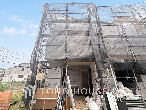 お住まいの顔となる玄関。(2026年7月撮影)