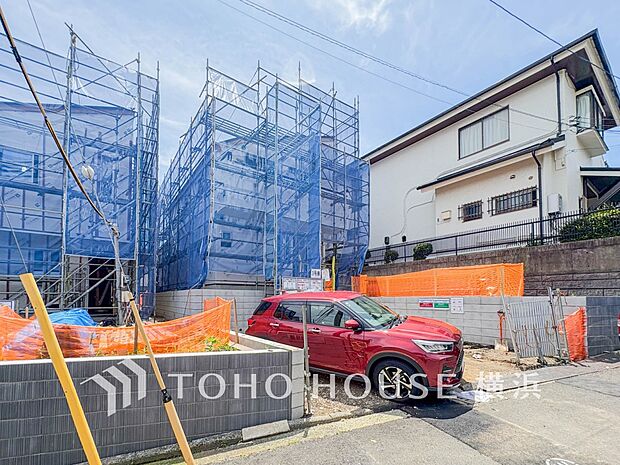 良質な環境に暮らす永住の邸がここに誕生します。（2026年7月撮影）