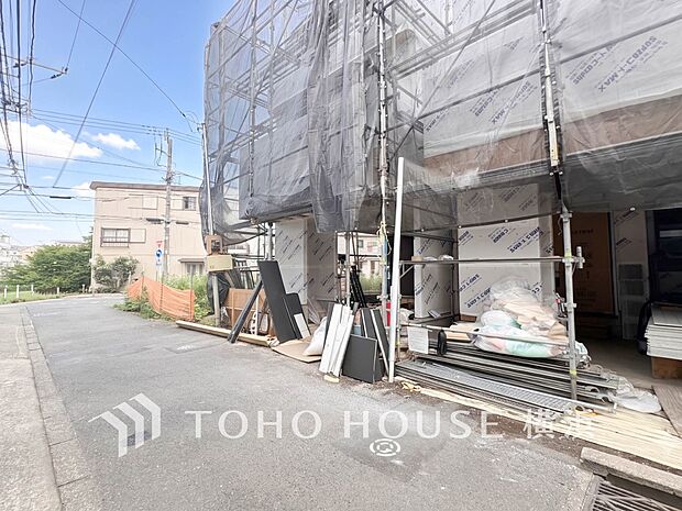 子育て環境、生活利便に優れた住環境に立地し、ゆとりある生活が送れます。(2026年7月撮影)