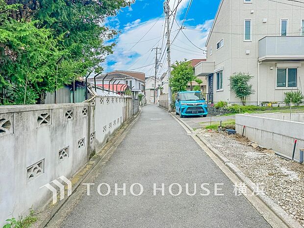 子育て環境、生活利便に優れた住環境に立地し、ゆとりある生活が送れます。(2026年7月撮影)