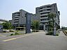 周辺：横浜市立みなと赤十字病院　2800m　病床数は634床。救命救急センター、母子周産期医療センター、災害医療など多機能な中核病院として機能。 