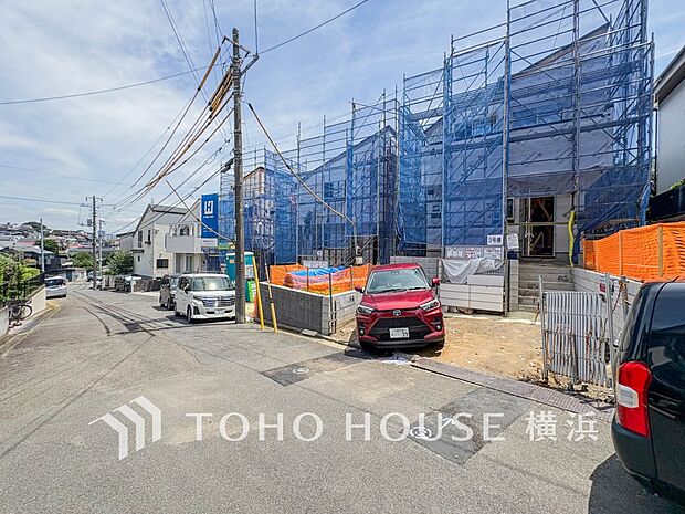 暖かな陽光と爽やかな風がハーモニーを奏でる上質な空間を愉しむ暮らし。（2026年7月撮影）