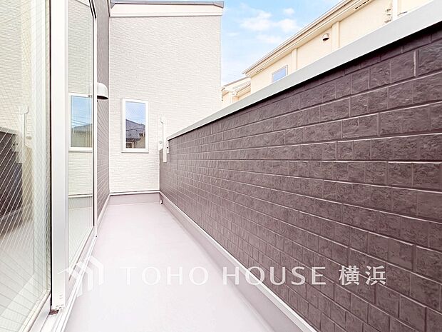 お部屋にも爽やかな風と暖かく柔らかな日差しが差し込み、毎日の暮らしを豊かに彩ります。