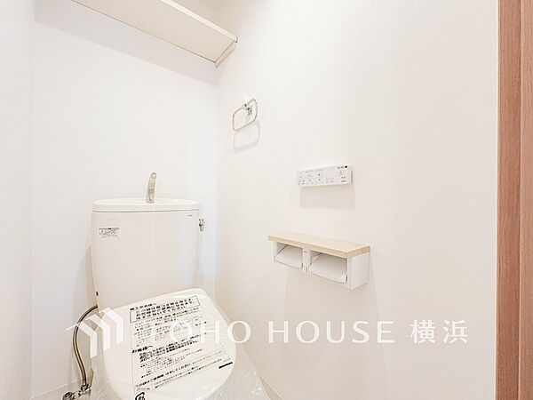 清潔感溢れるトイレ。落ち着いた空間で安らぎのひとときをお過ごしいただけます。