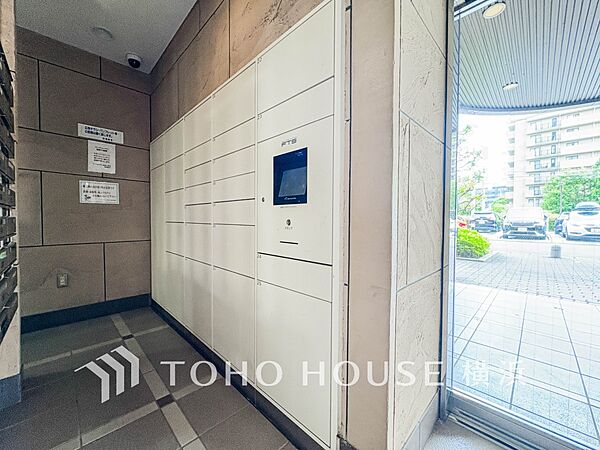 普段留守がちなご家族にも安心な宅配ボックスを完備。再配達を頼む手間を省ける嬉しい設備です。