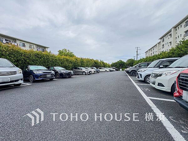 敷地内駐車場（空き状況はお問い合わせください）。