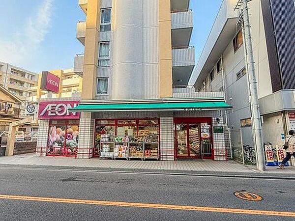 まいばすけっと鴨居駅西店　600m　安くて便利な小さなイオン。ちょっと買い物したいときにすぐ行ける小型スーパー。
