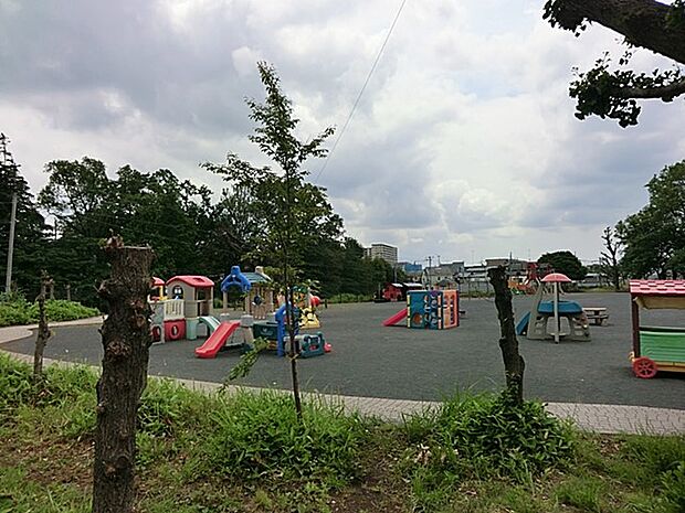 大和みどりが丘幼稚園 1000m 希望者を対象とした、各種課外クラブも実施しています。延長保育もあります。