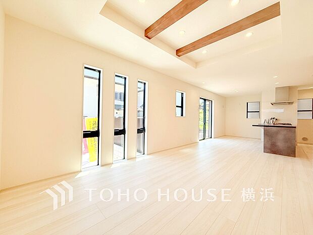 家族と過ごす時間を大切にしたい方にぴったりの明るくゆとりある住空間です。