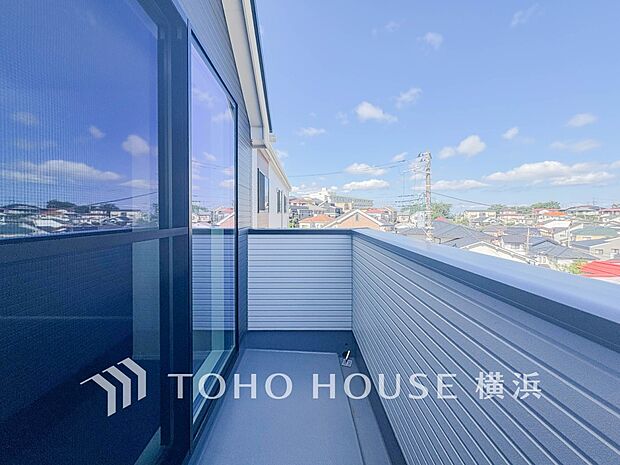 お部屋にも爽やかな風と暖かく柔らかな日差しが差し込み、毎日の暮らしを豊かに彩ります。