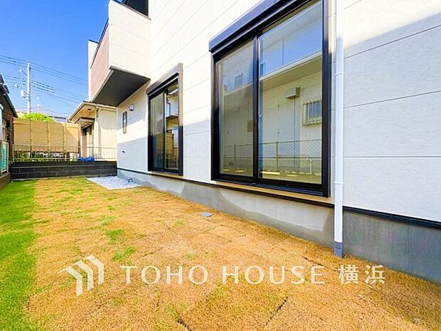 たっぷり降り注ぐ日差しの下バーベキューを楽しんだり、大切な家族やペットと楽しい休日を。