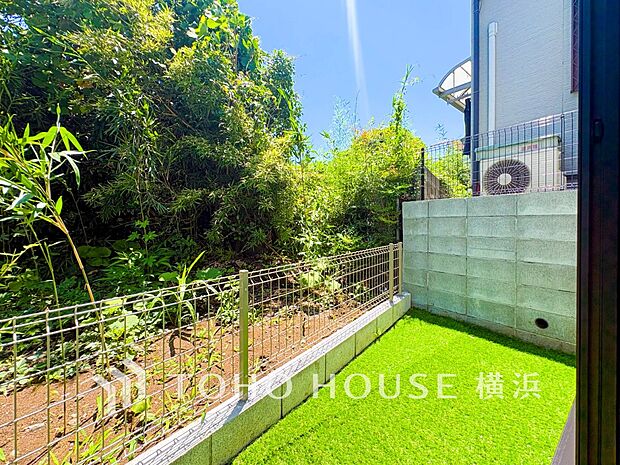 ガーデニングで色とりどりの草花を綺麗に飾ればより一層華やかな空間になります。
